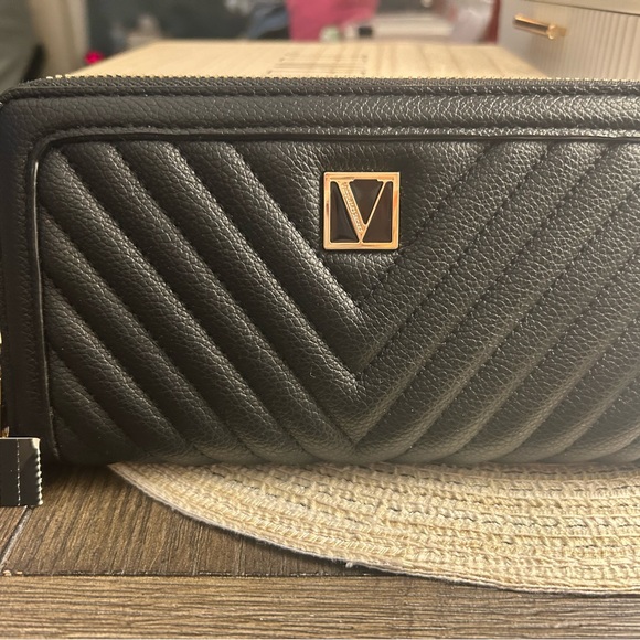 Victoria Secret Black Quilted Leather Wallet - Picture 1 of 6